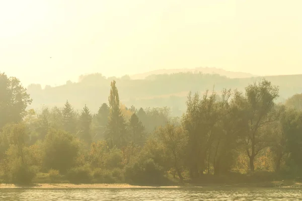Herfstochtend aan de rivier, Morgen, Mist, Herfst, Watersurfen — Stockfoto